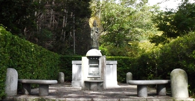 東火葬場のペット用合祀墓